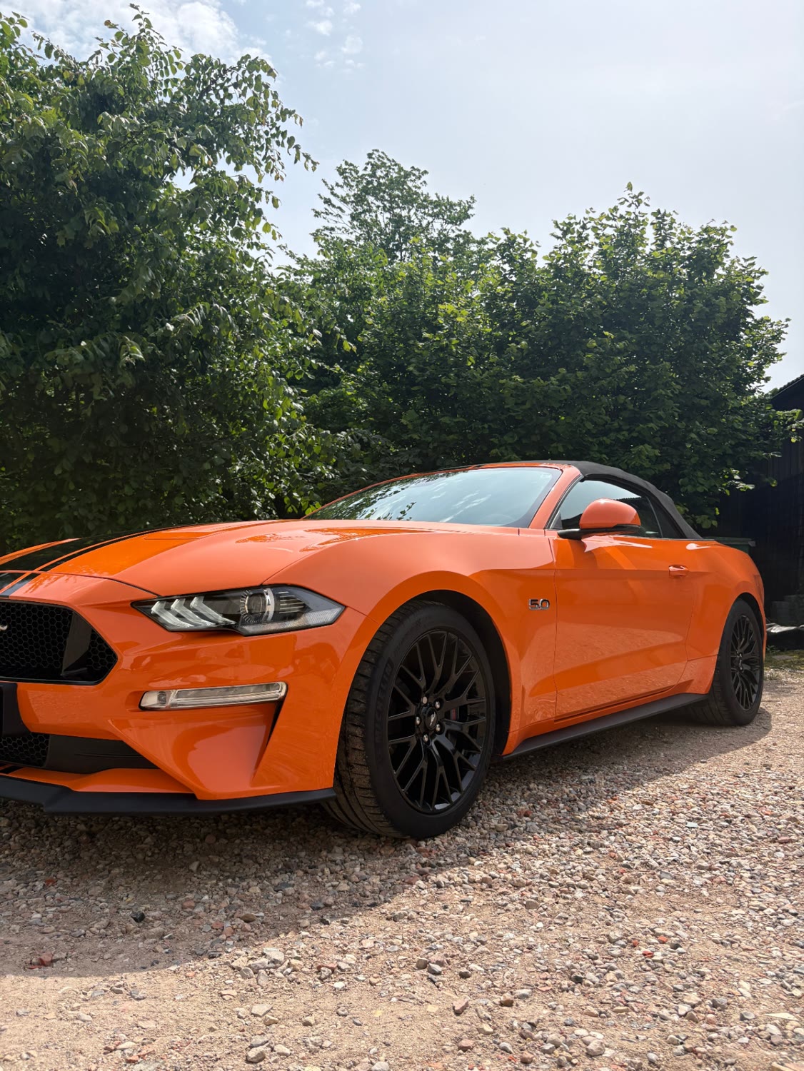 Orange Ford Mustang GT efter fuld klargøring