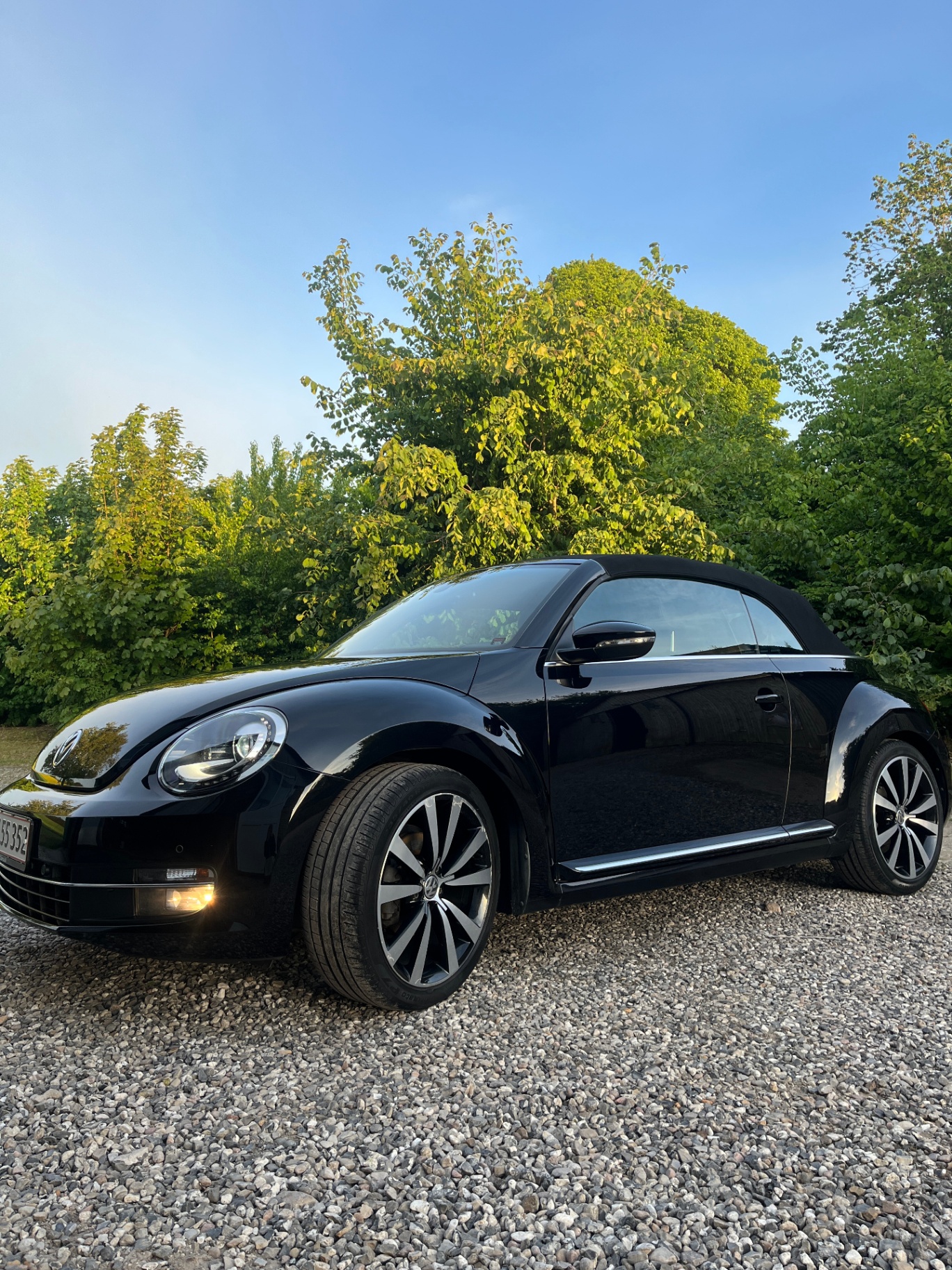 Sort VW Beetle Cabriolet med dyb glans efter klargøring